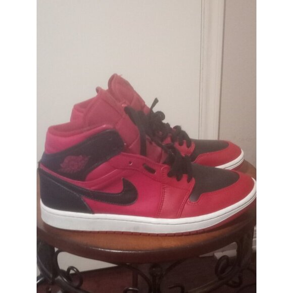 Size 8.5 Nike Air Jordan 1 Mid Bred Black Red 554724-660 Men Retro OG main image 7